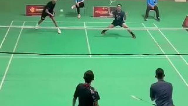 看到这种就受不了☺️#老嫂子#打羽毛球女生#享受羽毛球带来的快乐