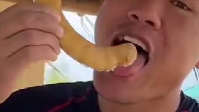 新鲜的大酸角 #户外美食 #泰国美食 #美食 #内容启发搜索