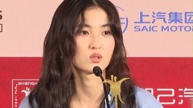 #张子枫  抽离角色靠理发。#东方新娱乐