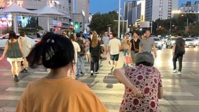 啊？？？ #街头随拍 #搞笑