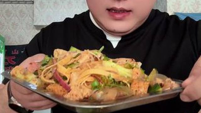 #今天又是努力搬砖的一天 #无辣不欢的吃货 #吃面不吃蒜味道减一半