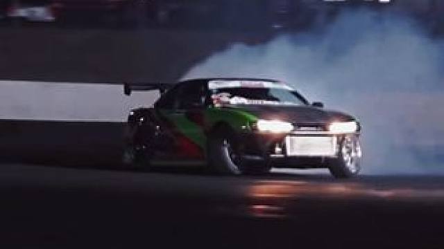 青春没有售价，疯狂就在当下#速度与激情 #玩车 #漂移#赛车#弯道快才是真的快