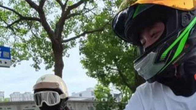 机车博主幕后花絮解密！每一帧视频背后，都是“戏精”上身现场……#摩托  #杰哥有摩法 #带着影石骑摩