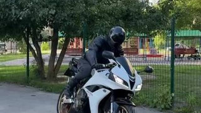 评论区有神评#机车