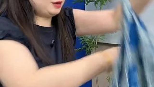 好好看 就十几块哎 最新款的花色超美 而且不挑身材不挑人 喜欢的姐妹可以入两套 妈妈穿也好看#碎花连