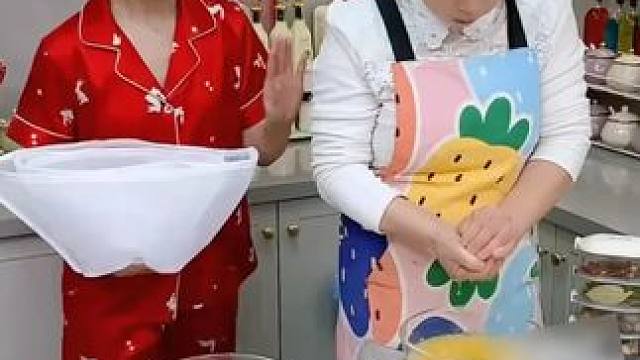 别再用手挤菜馅了，用这个饺子馅挤水器，家用白菜沥水袋，豆浆过滤袋脱水器#菜馅挤水袋  #过滤网袋  