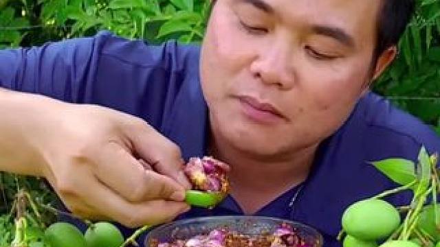 秘制辣椒酱️小洋葱迷你青芒果 #泰国大叔#泰国美食#泰国生活#内容启发搜索