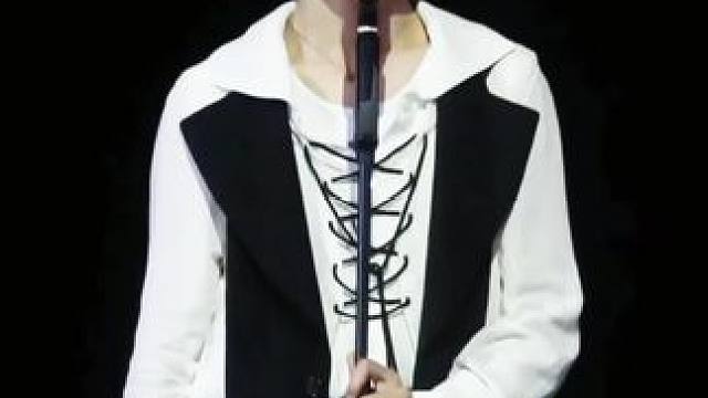 易烊千玺唱的这首《再回首》太好听了 声音好苏！ #易烊千玺#再回首#易烊千玺上海演唱会#易烊千玺20