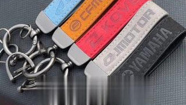 这翻毛皮的摩托钥匙扣很有质感，各种车型都有，也给你车钥匙安排上吧#摩托车 #钥匙扣 #机车装备