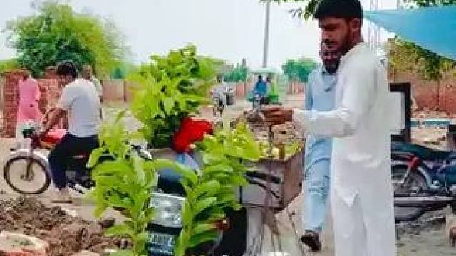 歪果仁太好玩了 街头整蛊路人 #笑一笑十年少 #街头整蛊路人 #外国人太会玩了