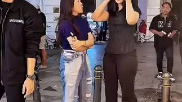 歪果仁太好玩了 街头整蛊路人 #笑一笑十年少 #街头整蛊路人 #外国人太会玩了