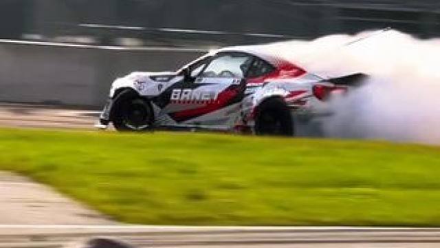 再不疯狂我们就老了#速度与激情 #玩车 #漂移#极限运动#弯道快才是真的快