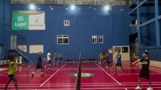 还可以那么多拍不掉球#羽毛球 #享受羽毛球带来的快乐 #快乐羽毛球