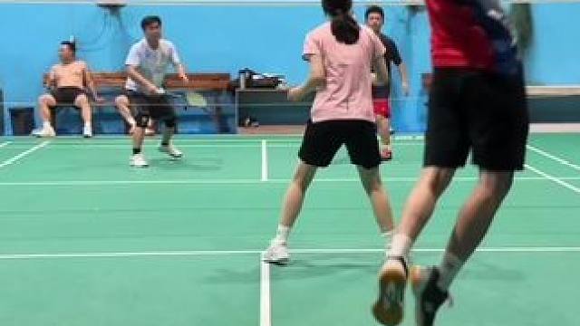 当章鱼杀出现在混双中#羽毛球跳杀 #杀球 #羽毛球#双打 #混双