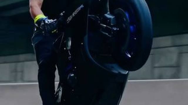 优雅并非天生，而是一种将细节雕琢到极致的态度。#川崎zx10r #翘头有风险请勿模仿#一起画