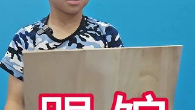 之之逛商场时踢了个馆 