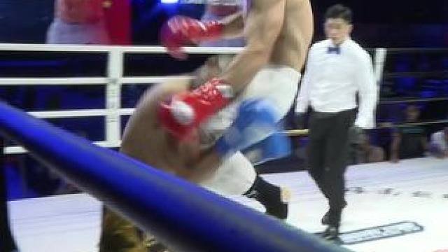 美如画跳膝？一膝定头！赏心悦目！#椒王风云 #自由搏击 #格斗