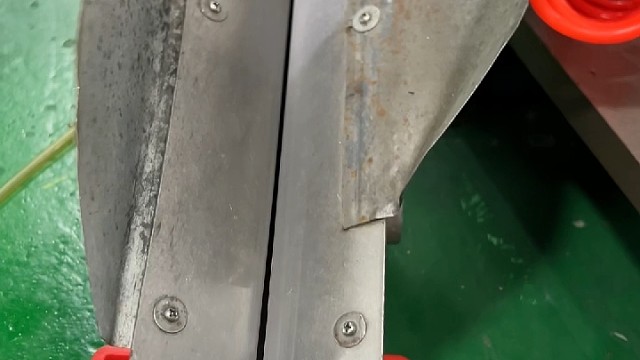 全自动化生产桥式铆接电池弹片，品质一直在线