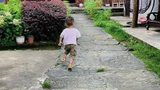 人间烟火，最抚凡人心，当你觉得城市枯燥乏味的时候，就带孩子们去大山里看看，我发现，只要回老家孩子们玩