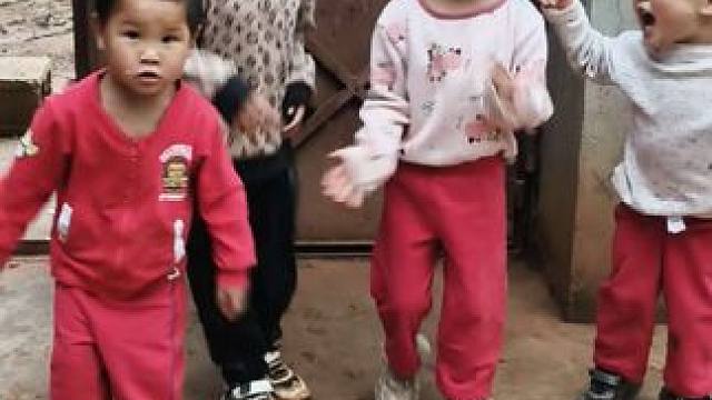 希望他们健康快乐成长。#农村娃