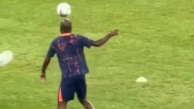 一起看招牌动作！#足球