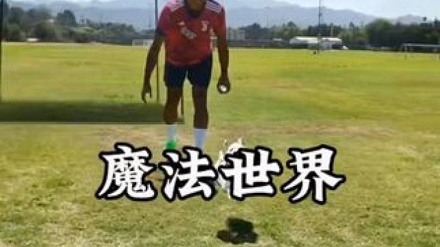 他的魔法让世界按下惊叹键！
他曾被电影学院拒之门外，却用自学的指尖魔法‍♂️，让借位与剪辑天衣无缝✨