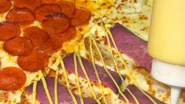 不开心的话就去吃披萨吧，因为披萨的花语是没有七片 #披萨 #手做披萨 #布鲁斯披萨 #芝士就是力量