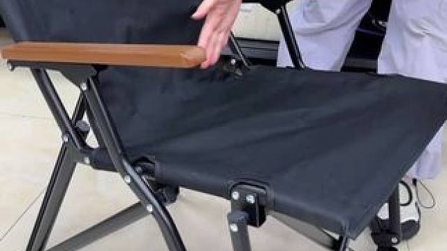 1秒折叠的克米特椅，带扶手，带靠背，坐在上面特别舒服，关键是收纳方便 ##户外桌椅 #克米特椅子 #