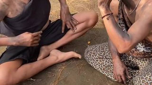 哈哈嘟嘟抽 #外国人真会玩 #日常生活 #原创视频 #老外真会玩 #荒野生存