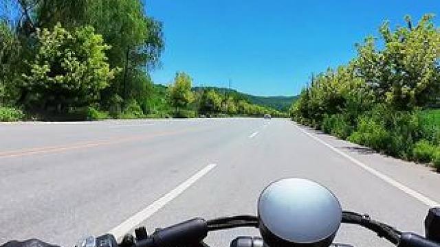 骑上心爱的小摩托去兜风
#拿破仑250 #摩托车 #复古巡航