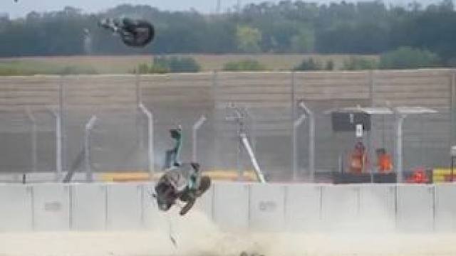 WSBK赛道上的危险瞬间#wsbk #摩托车比赛