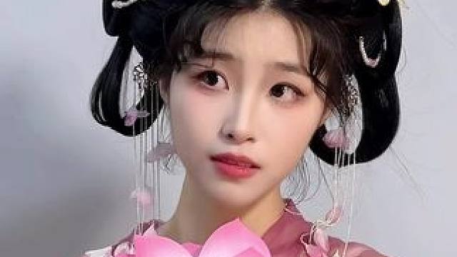 “这片池塘，就我一个荷花精！”#汉服妆造 #古风 #荷花 #甜妹 #古风造型