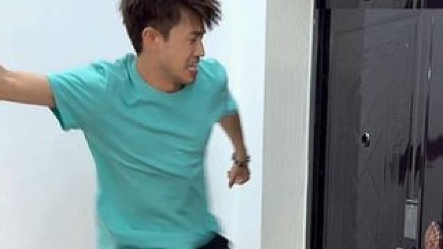 挑战踢老板的门哈哈 #办公室搞笑 #真会玩系列