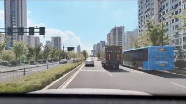 谁告诉你任何时候都要“让速不让道”，那他不懂开车。开车上路，只有一句话最重要：安全第一！#新手司机 