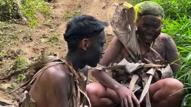 哈哈嘟嘟 #原创视频 #外国人真会玩 #荒野生存 #野外生活 #爱护大自然保护野生动物