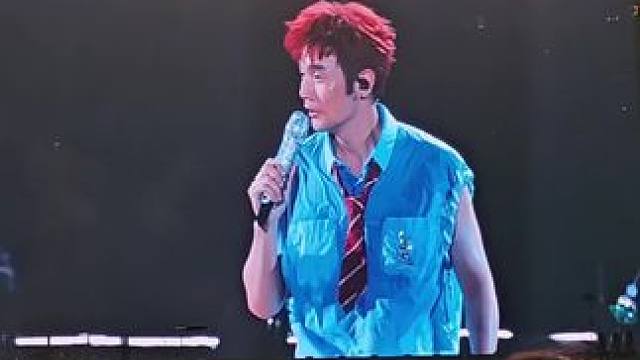 哥下次可以钓钓我吗！！#李荣浩 #李荣浩武汉演唱会 #李荣浩演唱会