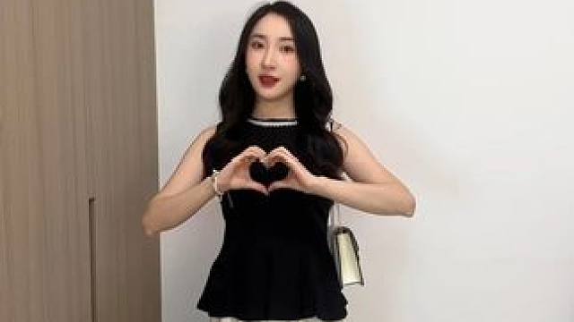 我们的衣服~也许越简单就越高级呢 #高级感穿搭 #气质穿搭#显瘦穿搭 #微胖女生 #微胖穿搭