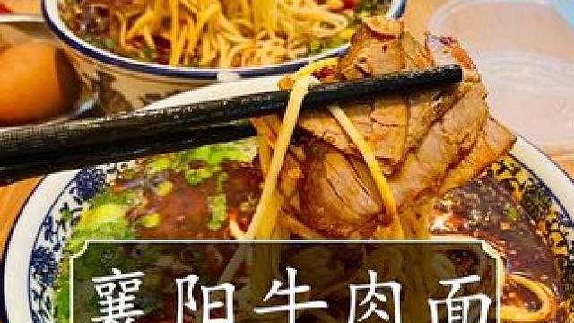 注意看，男人将鸡蛋埋进土里，却意外孵出了小鸡 #方便面 #泡面 #襄阳牛肉面