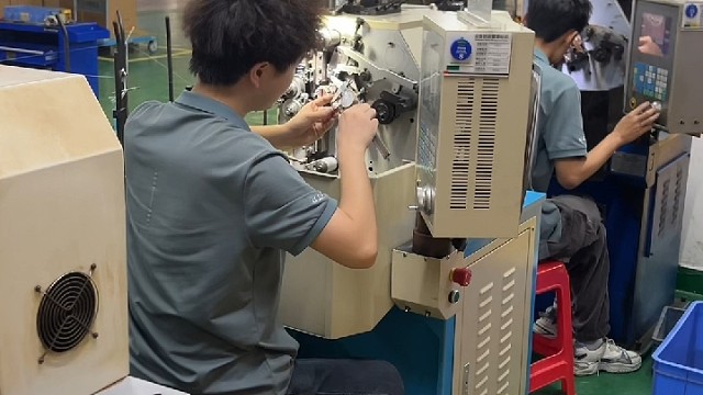 品质首件尺寸测量，不放过任何一个细节