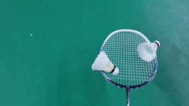 让我看看谁还不会捡球#羽毛球 #胜利音爆 #胜利音爆pro #捡球