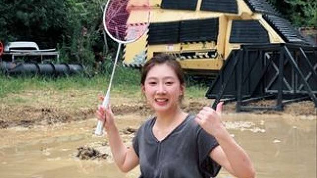 别慌…先打会羽毛球… #羽毛球 #沼泽