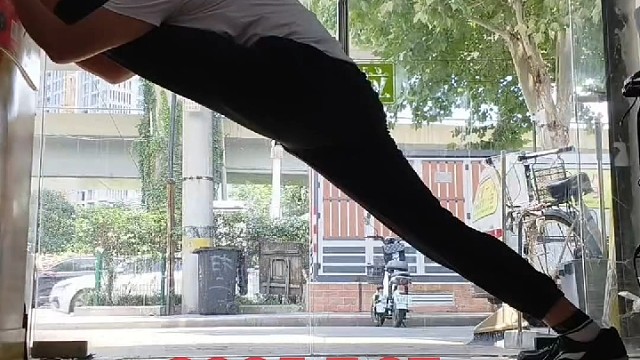 武汉黄老头一字马