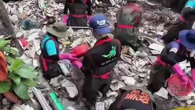 越南清理河道垃圾，清完瞬间通畅了！#清理河道 #极度舒适 #河道清理