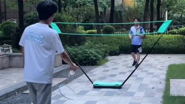 小区羽毛球对练，每天进步一点点 #羽毛球 #打羽毛球 #羽毛球网架#便携式羽毛球网架 #羽毛球网架便