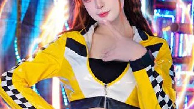 要橘子还是要魅娅？
#QQ飞车手游 #QQ飞车手游公测7周年 #MAMA转场 #MAMA