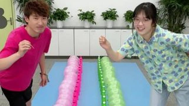 捡瓶子接力赛，哈哈 #办公室搞笑 #真会玩系列