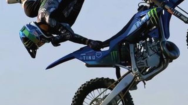 生命的意义在于不断挑战自己，战胜自己#极限运动 #摩托车特技 #越野摩托 #专业动作请勿模仿 #泰酷