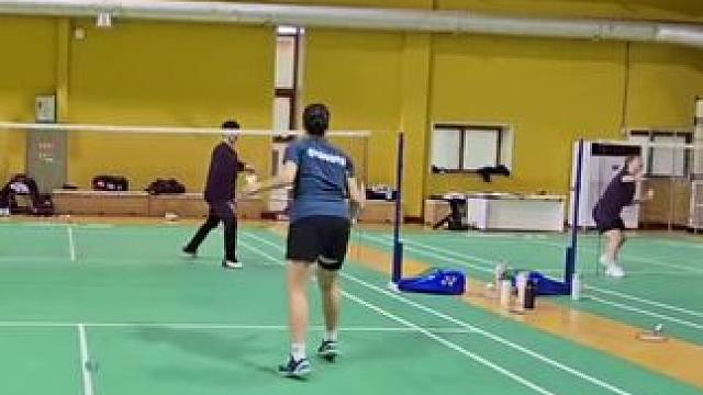 步伐学起来#羽毛球 #打羽毛球女生 #享受羽毛球带来的快乐