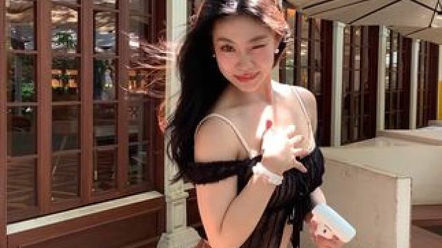 “阳光和风都偏爱她”
