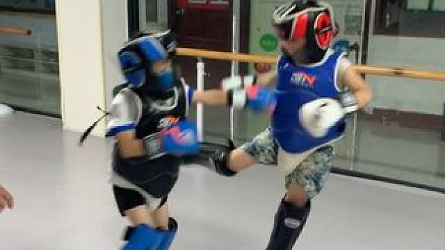 每一次实战对练，都是对自己的一次挑战，战胜自己的恐惧，害怕，突破自己的极限 ，你会发现孩子比你想得更